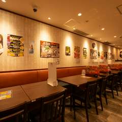 笑顔の輪が広がる、元気と活気に溢れた店内