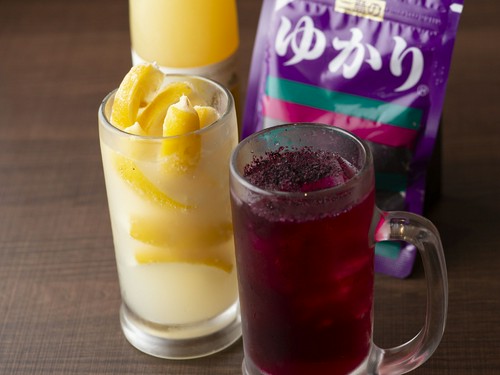 人気の広島ドリンク『広島レモンサワー』と『ゆかりサワー』