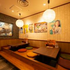 温かみのある居心地の良い店内、気軽に訪れ広島名物を堪能