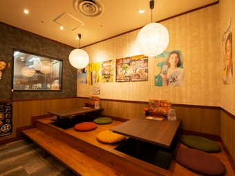 温かみのある居心地の良い店内、気軽に訪れ広島名物を堪能