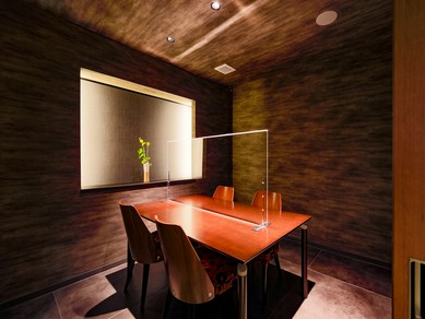 隣席を気にすることなく、プライベートなひと時を満喫できる個室