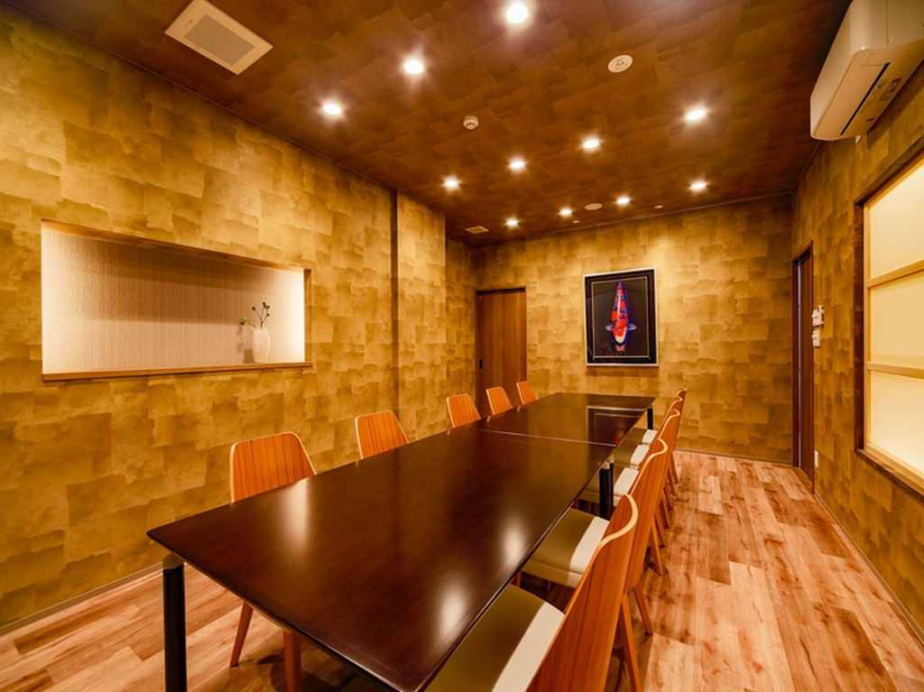 プライベートな時間にふさわしい落ち着きのある完全個室