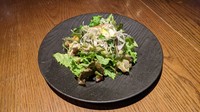 つぶ貝の程よい山葵のツン！とおろし醤油ドレッシングの和風サラダ。