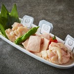 厳選黒毛和牛のホルモンの盛り合わせでございます。