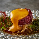 ミスジ炙り牛ユッケ