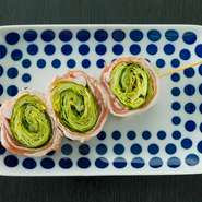 うずまき人気No.1の野菜巻き串。
まずはこれを食べないと始まらない。