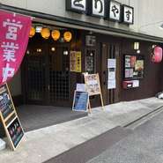 落ち着ける雰囲気で自慢の串焼きをお楽しみください。