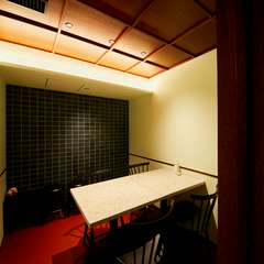 親しい人と旅をしているかのような、ムードあふれる個室