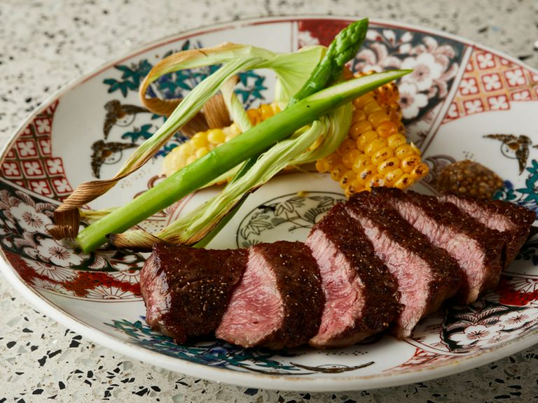 柔らか、ジューシーな『ジェフさんのWAGYUダブルブラック トモサンカクステーキ』150g