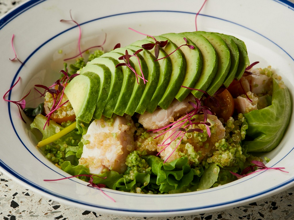 蒸し鶏とキヌア、アボカドのサラダ