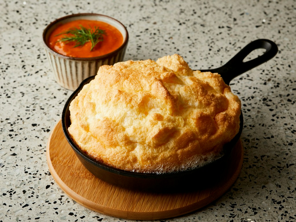 ふわふわのオムレツ　シュリンプソース添え