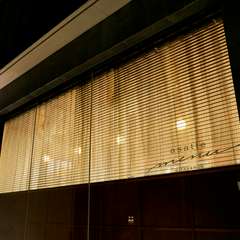 北参道より徒歩3分。住宅街の一角に佇む店