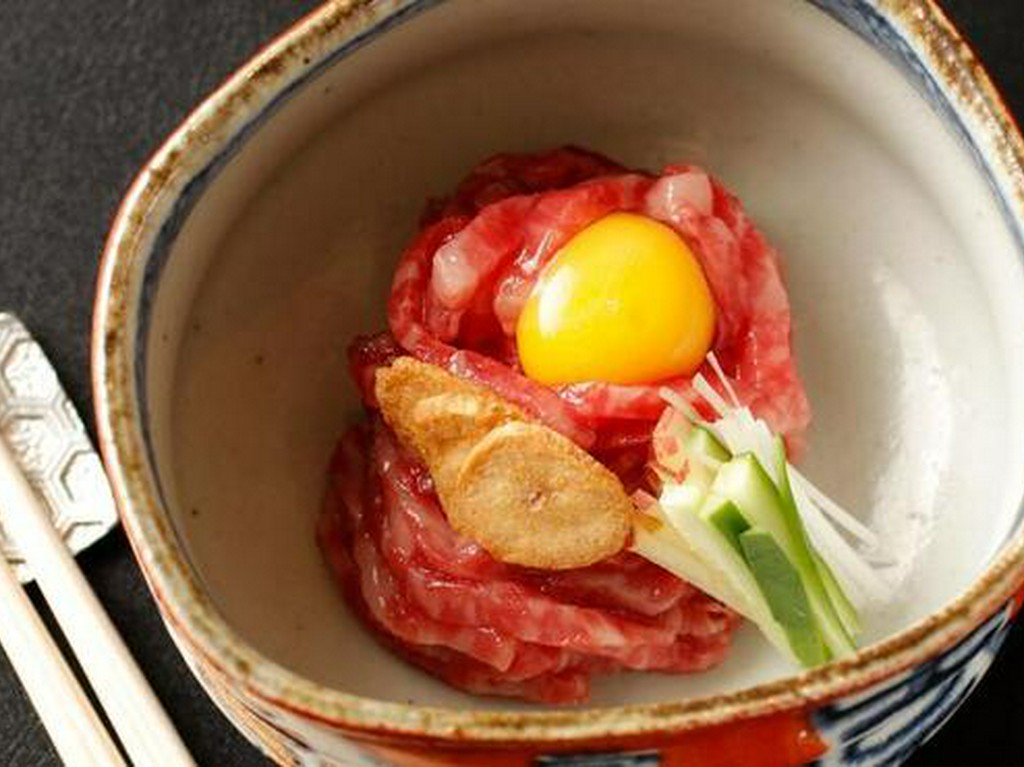 特上和牛とろ刺しユッケ