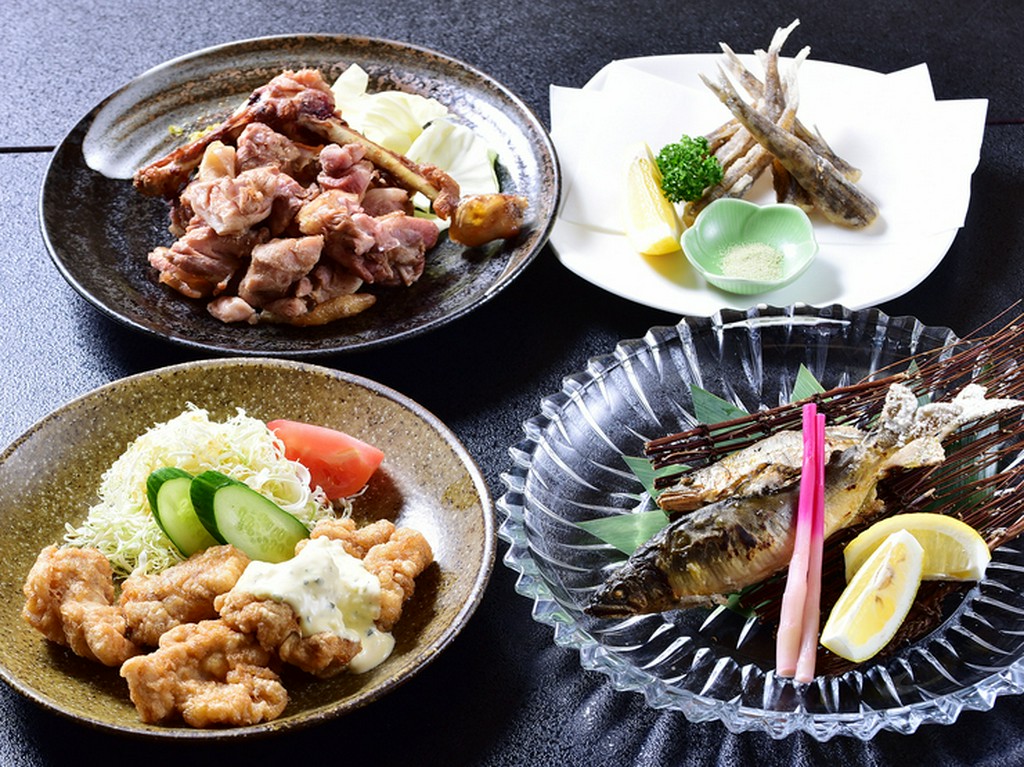 宮崎を代表する味が勢揃い。料理メニューは200以上