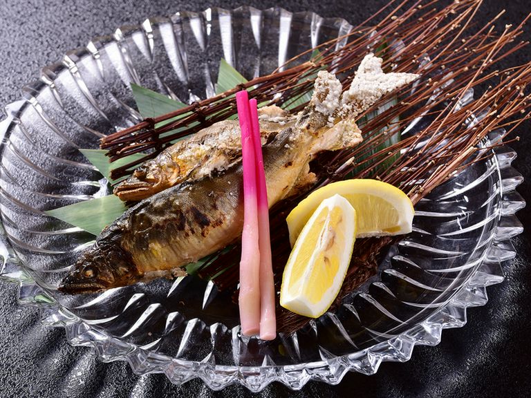 シーズンに一度は食べたい『五ヶ瀬天然鮎の塩焼き』