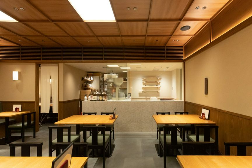 落着いた店内でお食事をお楽しみください