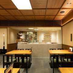 落着いた店内でお食事をお楽しみください