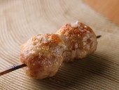 さまざまな食感とジューシーな旨みが口いっぱいに広がる『つくね』