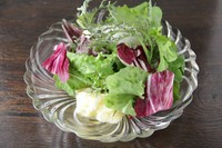 ◼無農薬/有機栽培のミックスサラダ1100円 小680円 ◼無農薬パクチーと白菜のサラダ990円 ◼無農薬ルッコラとトマトのサラダ990円
★黒板にもおすすめサラダあります