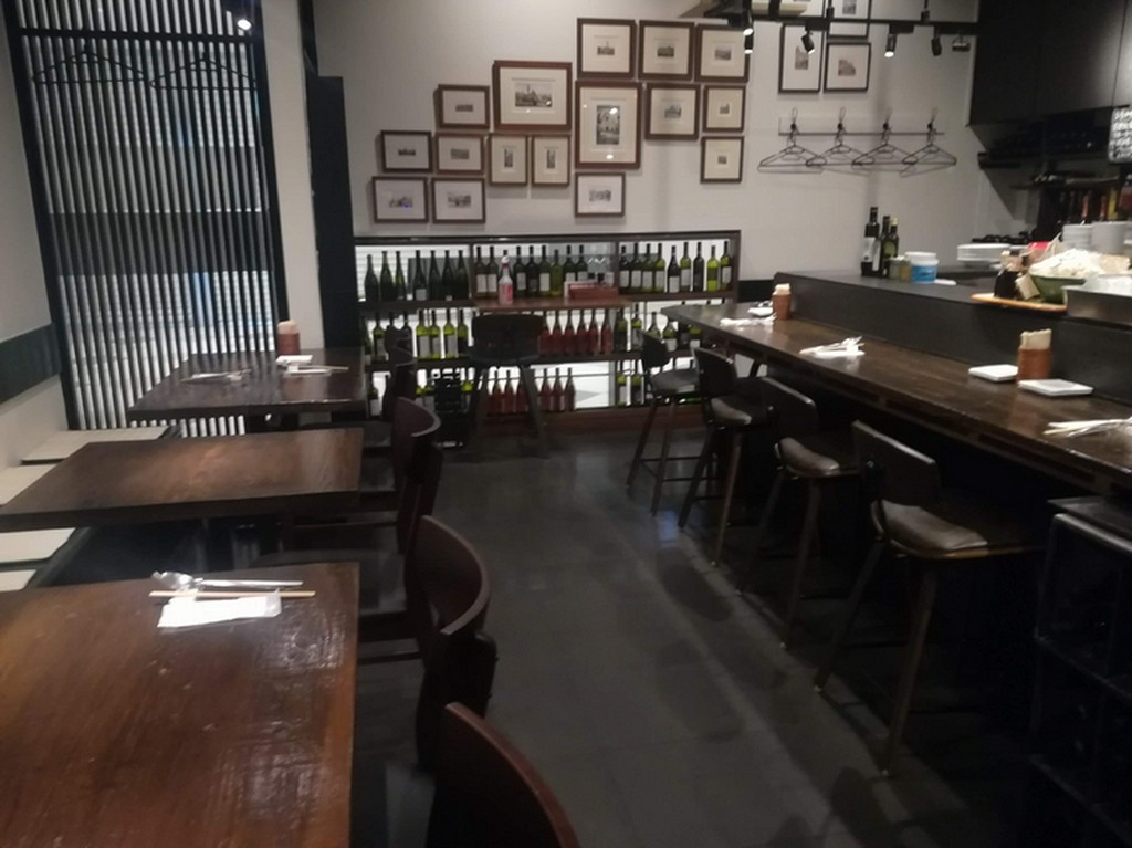 お一人様でもお気軽に！ワインの他にもお酒いろいろあります★