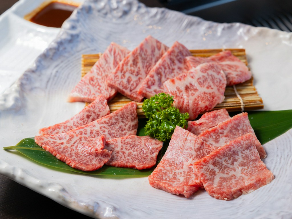 おいしさ色とりどり。料理人がその日に紹介したいお肉たち『極みお任せ盛（1人前）』