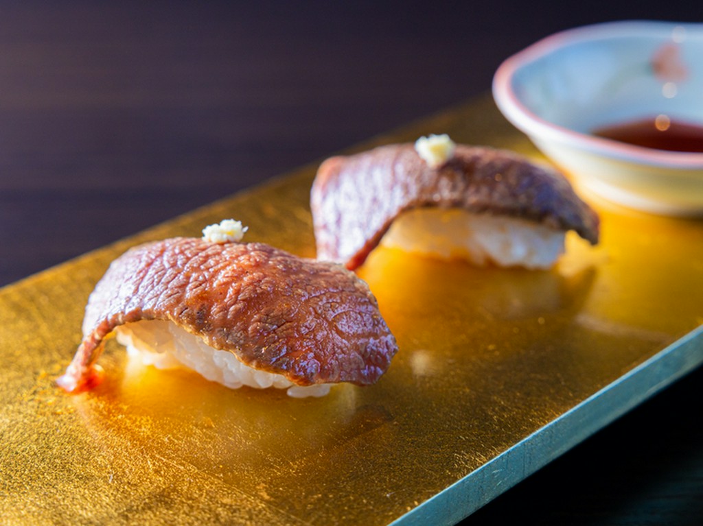 極上の「鹿児島黒牛」を、握りで味わう贅沢。炙りの香りが魅力『赤身炙り握り』