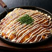 豚、麺、玉子のスタンダードな広島風お好み焼き