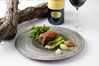 黒毛和牛を葡萄の木で燻した『葡萄の樹焼き』　