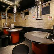 温かな雰囲気と心のこもったおもてなしが店の魅力。まるで我が家にいるかのようなアットホームな空間は、訪れる人に安らぎを与えてくれるでしょう。時間を忘れて、上質な料理を楽しんでみてはいかが。