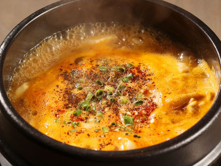 一度食べたらまた食べたくなる！本格的な味わいの『スンドゥブ』