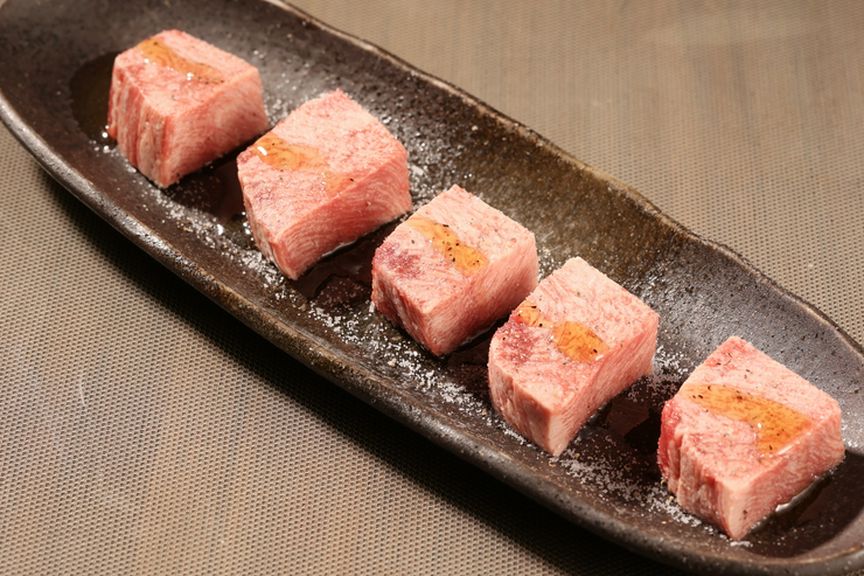 噛むほどに深まる喜び！厚切りだからこそわかる『厚切り上タン』