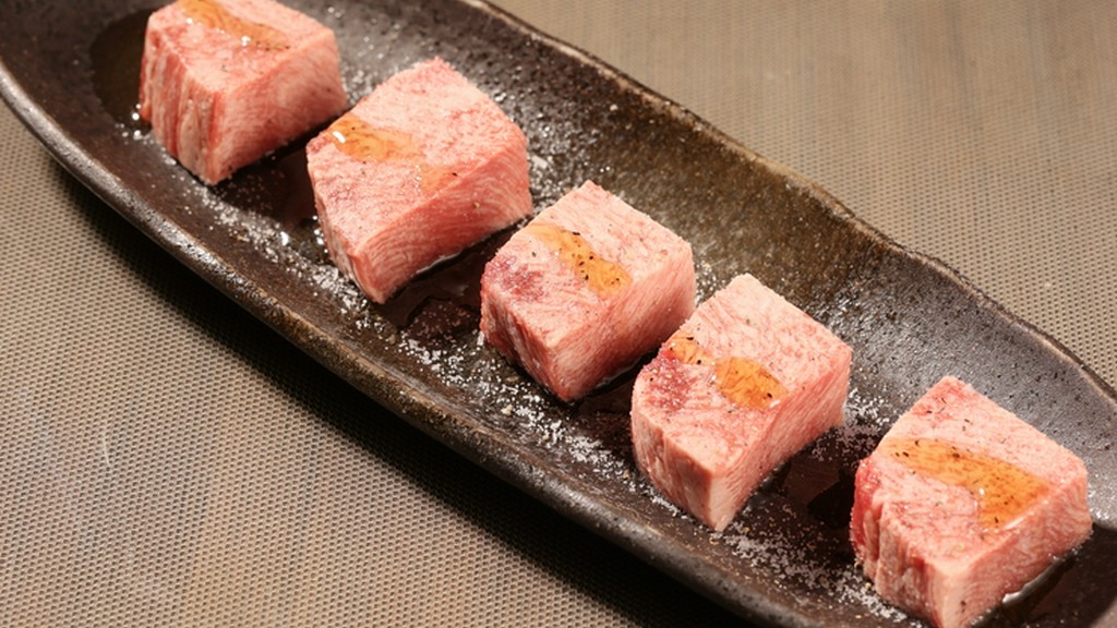 噛むほどに深まる喜び！厚切りだからこそわかる『厚切り上タン』