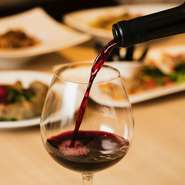 肩肘張らずに楽しめる料理とワイン。ちょっと贅沢、だけど居心地は抜群な、毎月通いたくなる女子会隠れ家スポット。