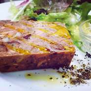 豚の頭の部位でつくるコラーゲンテリーヌ。