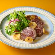 肉々しい“生サラミ”。新鮮馬肉を使った『マチェレリア風生サラミ』