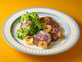 肉々しい“生サラミ”。新鮮馬肉を使った『マチェレリア風生サラミ』