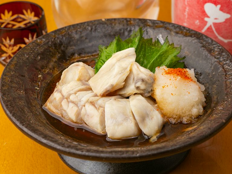 カウンターで気ままに過ごす、おひとりさまならではの贅沢な時間