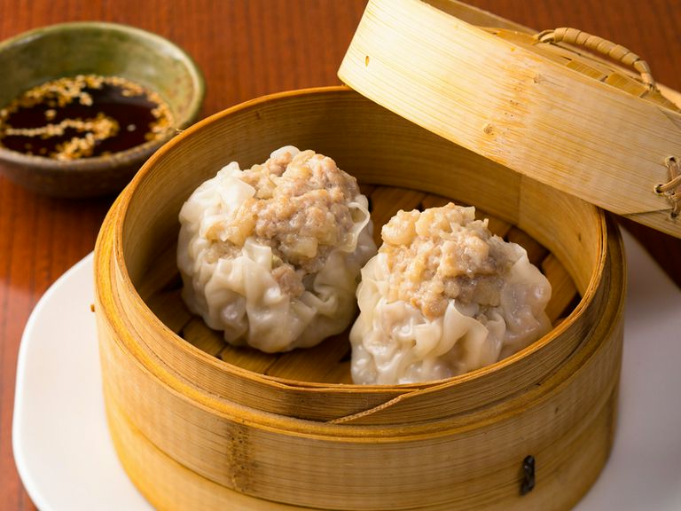 ビッグサイズに思わず笑顔。プリッと肉汁溢れる『特製焼売』