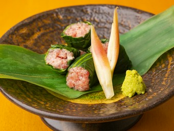 海山の恵みが織りなす逸品『マグロの広島菜巻き』