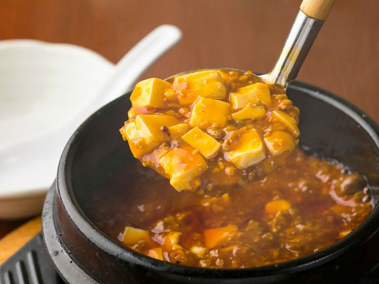 食欲を煽るアツアツの演出。辛さの相談もできる『麻婆豆富』