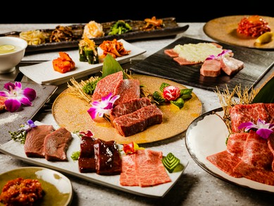 PREMIUM店ならではの極上肉×名物料理が集う『コース』