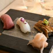 絶品鮨を自宅で堪能できる"おまかせ握り"お持ち帰り鮨をご用意しました☆

※前日17時までにご予約下さい。