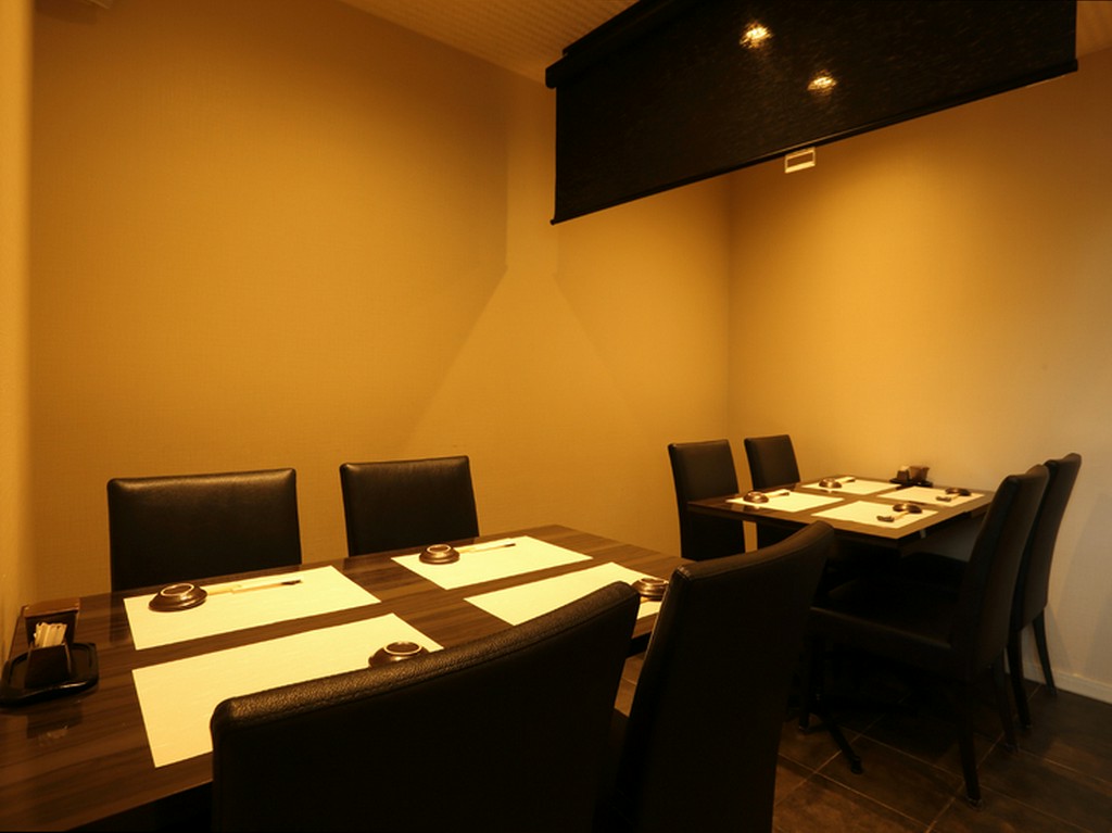 落ち着きのあるシックな空間。少人数の集まりにぴったり