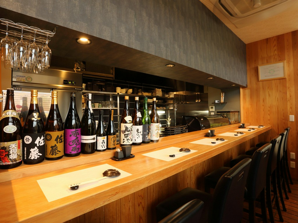 訪れるたびラインナップが変わる日本酒、焼酎の品ぞろえも充実