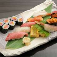 旬の魚介を味わうひとときは、まさに贅沢の極み。握り寿司『極』