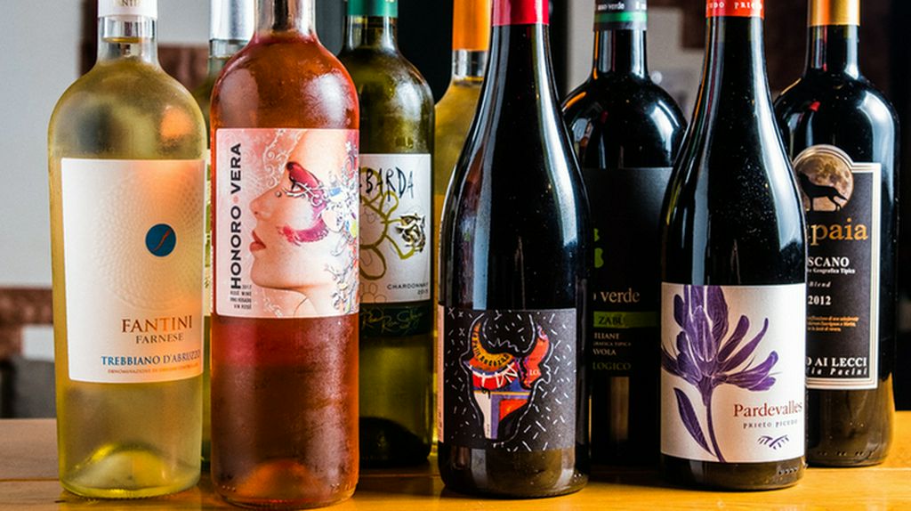 こだわりのワインは20種以上完備