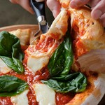 メインのお料理を含む9品の料理付コース。
ジカビヤの人気メニューを楽しめる飲み放題付お得なコースです♪