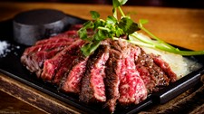 メインとデザートまでついた大満足のコース。
2時間の飲み放題付き♪