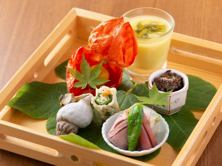これぞ粋　初物で季節を感じる、盛付けも美しい『前菜』