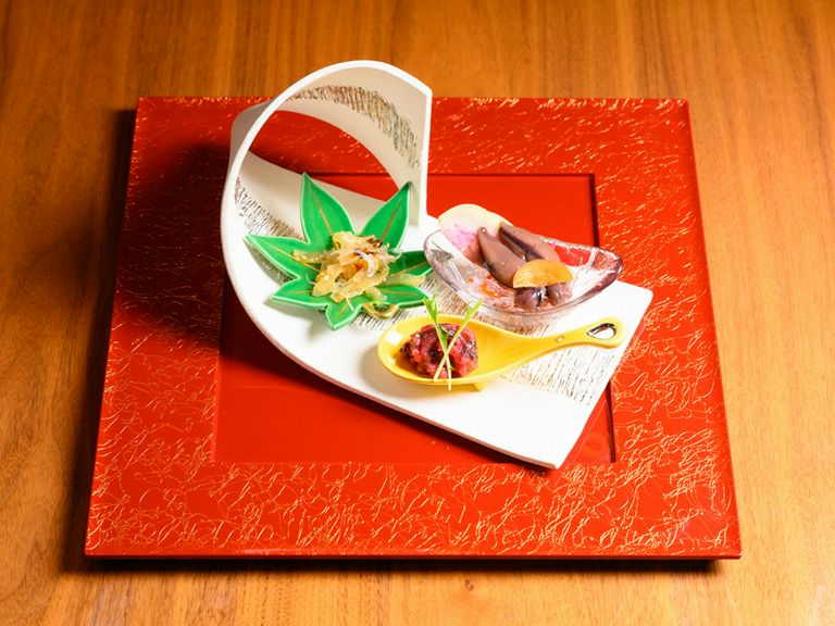 訪れるたびに替わる季節の味覚を、繊細な創作和食で堪能